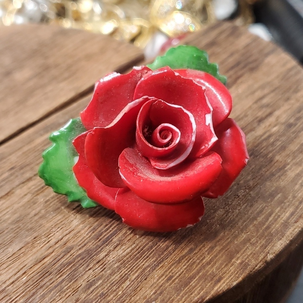 B806 staffordshire english rose porcelain brooch note condition in photos